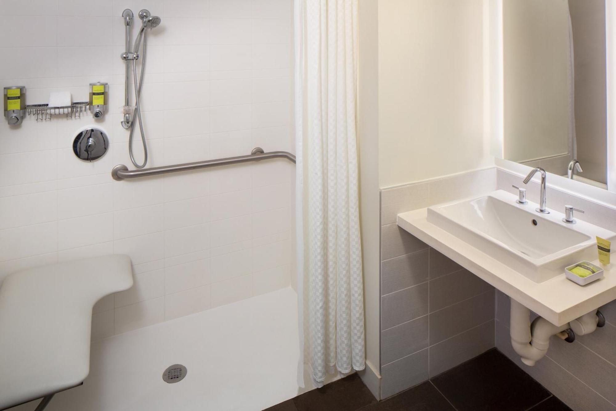 Hotel Element International Airport Miami Springs