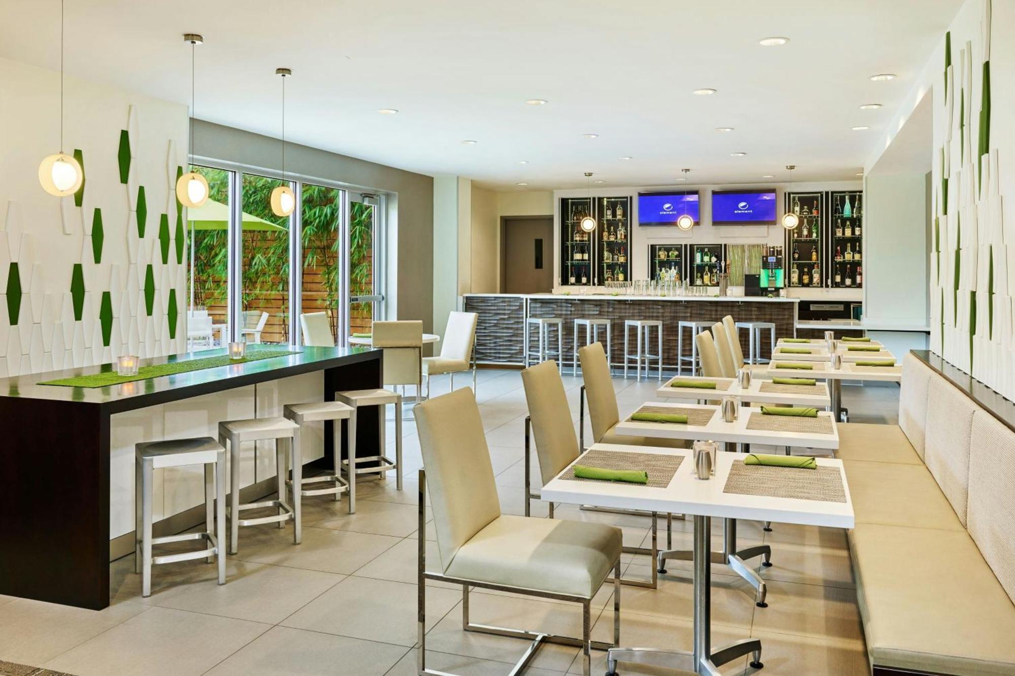 Element International Airport Hotel